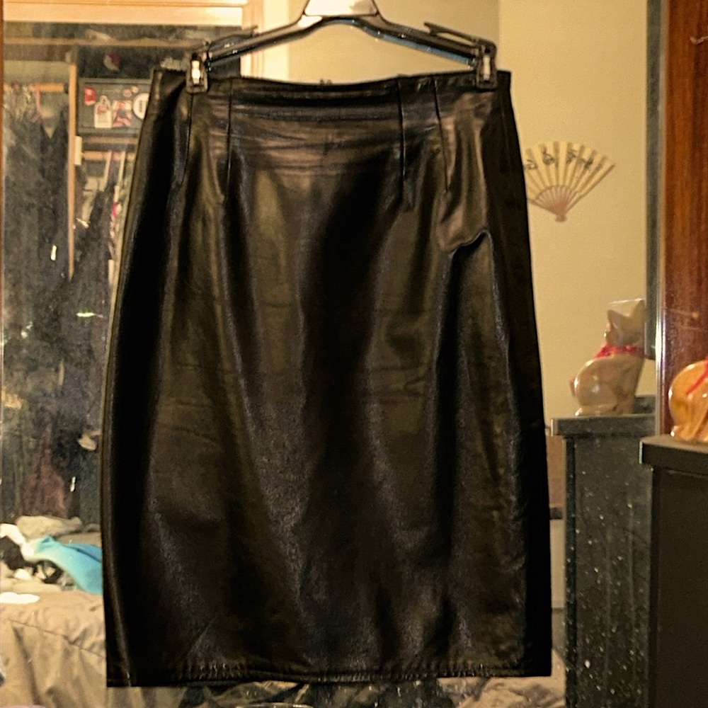 Brand NEW WOT Vanco leather skirt size 6 made in USA, in New York.